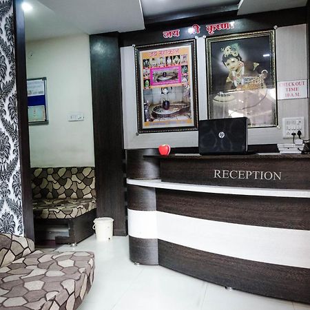 Hotel Vrandavan Palace Near Mahakal Temple 乌贾因 外观 照片
