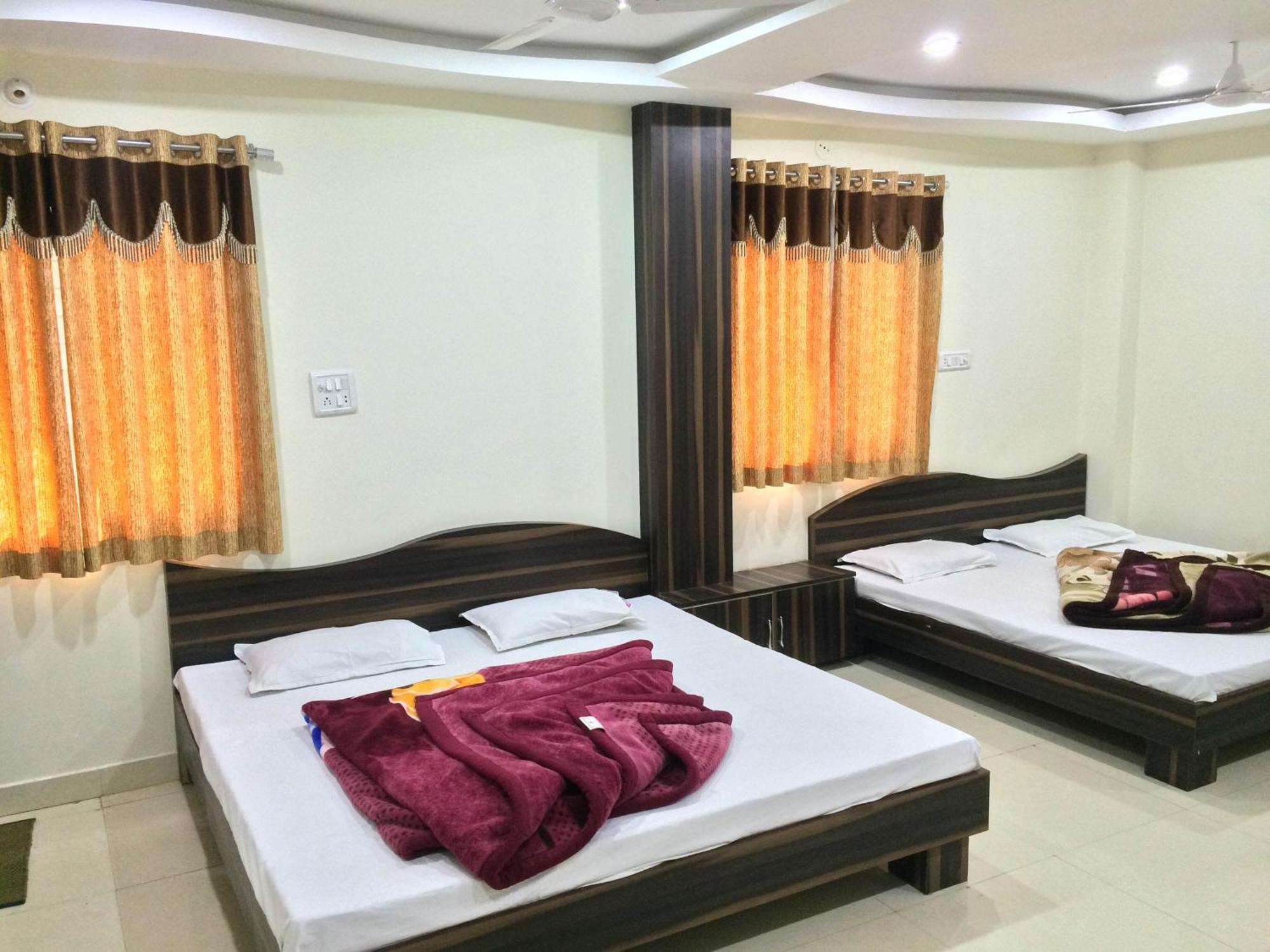 Hotel Vrandavan Palace Near Mahakal Temple 乌贾因 外观 照片