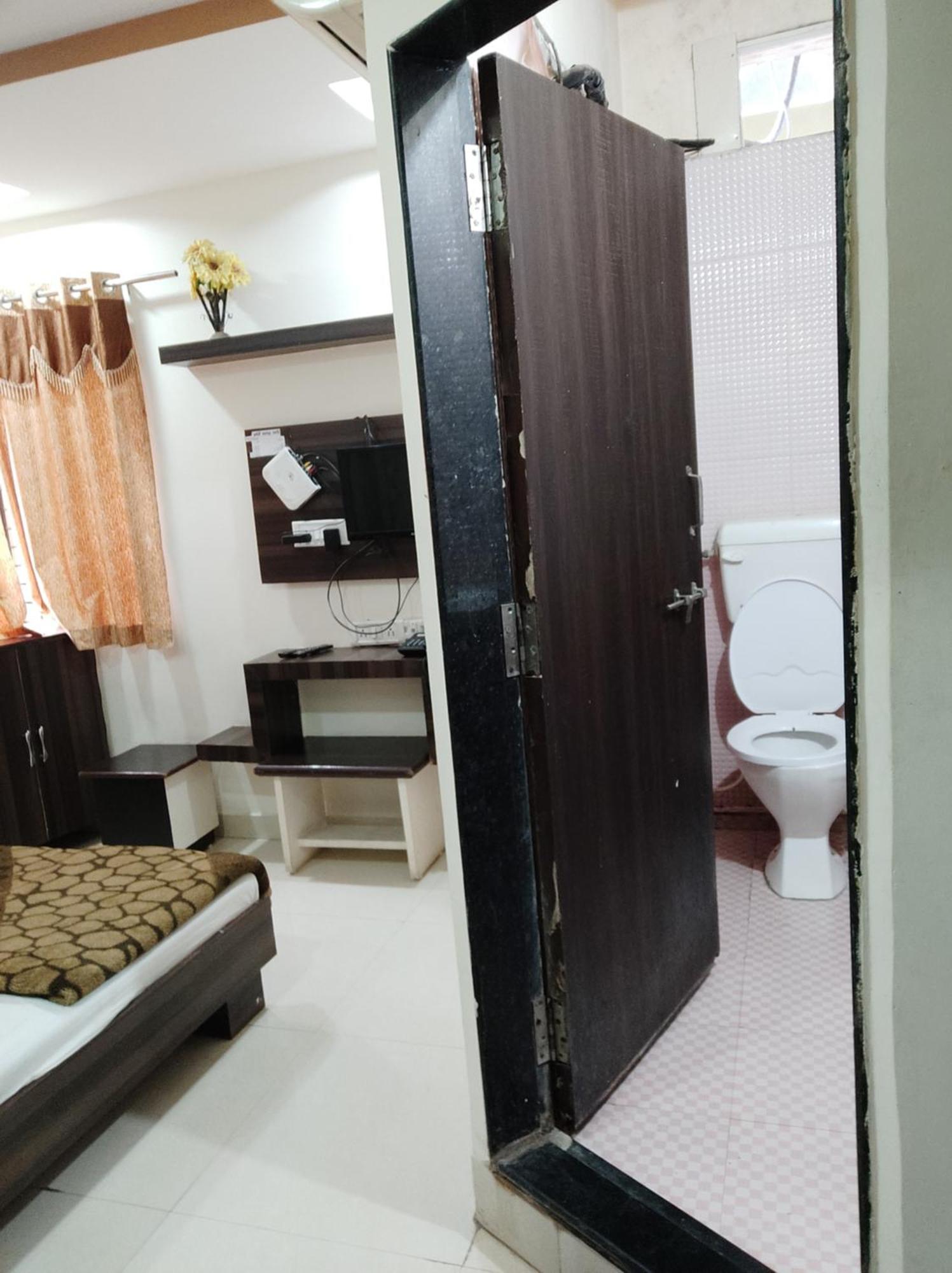 Hotel Vrandavan Palace Near Mahakal Temple 乌贾因 外观 照片